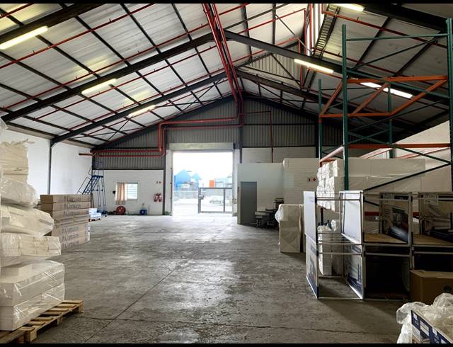 6,100M² FACTORY FOR SALE IN PAROW INDUSTRIAL